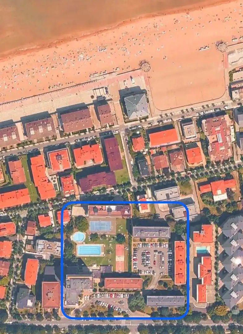 Vista exterior de Estudi en venda en Zarautz amb Piscina comunitària