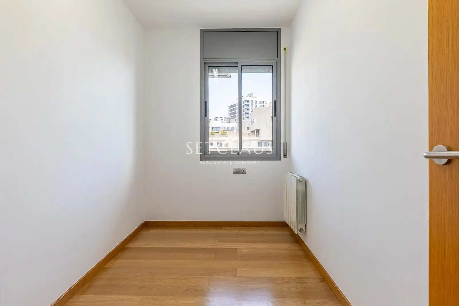 Schlafzimmer von Wohnung zum Verkauf in Badalona mit Klimaanlage, Heizung und Terrasse