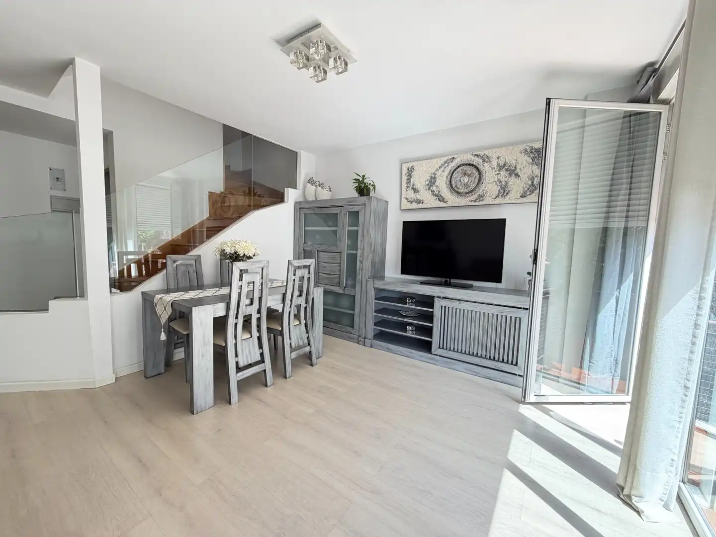 Sala d'estar de Casa o xalet en venda en Alcalá de Henares amb Aire condicionat, Calefacció i Jardí privat