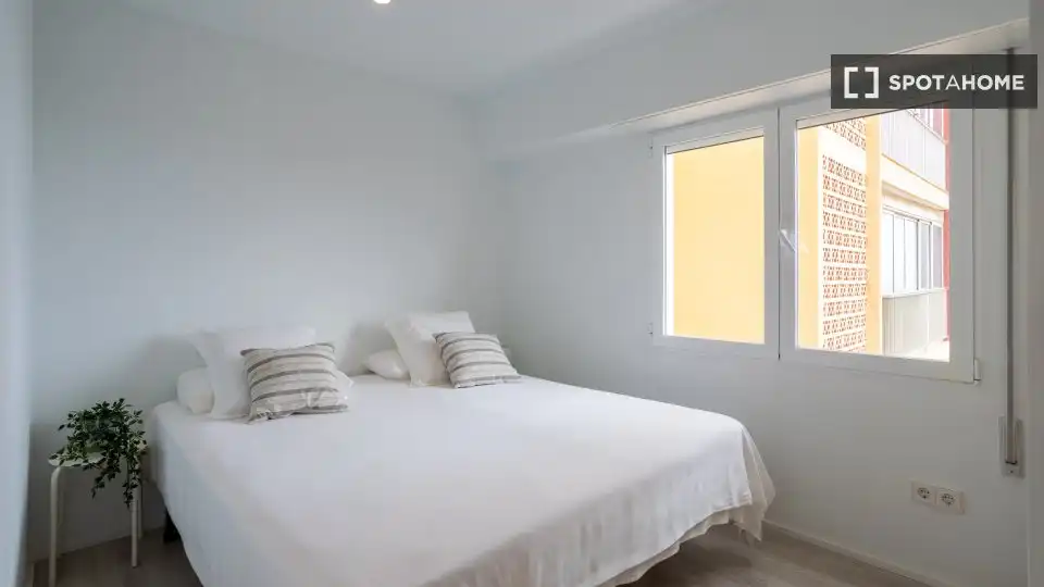 Habitación de Piso de alquiler en Valencia con Aire acondicionado, Calefacción y Amueblado