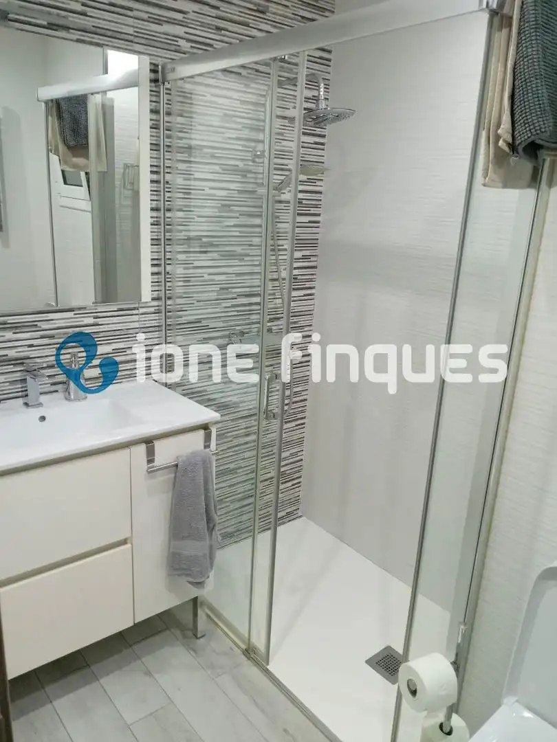Bathroom of Flat for sale in Badalona  with Heating, Private garden and Balcony