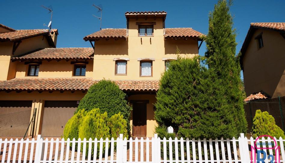 Foto 1 de Casa adosada en venda a Del Golf, Valverde de la Virgen, León