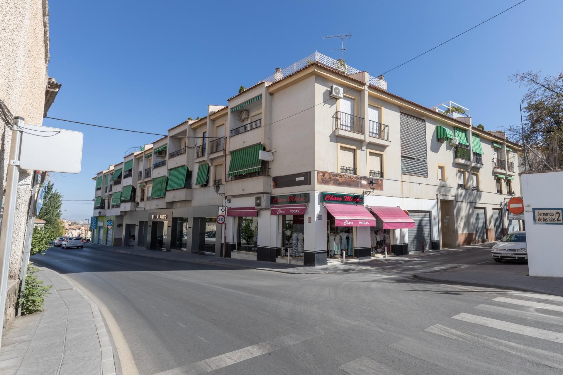 Vista exterior de Pis de lloguer en La Zubia amb Terrassa i Balcó
