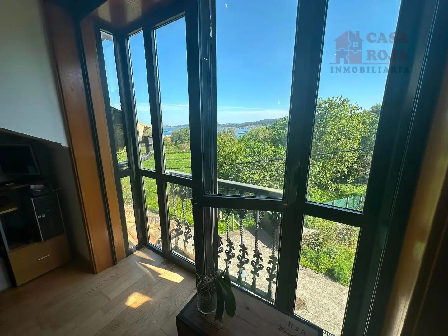 Vista exterior de Casa o xalet en venda en Cangas  amb Calefacció, Terrassa i Traster