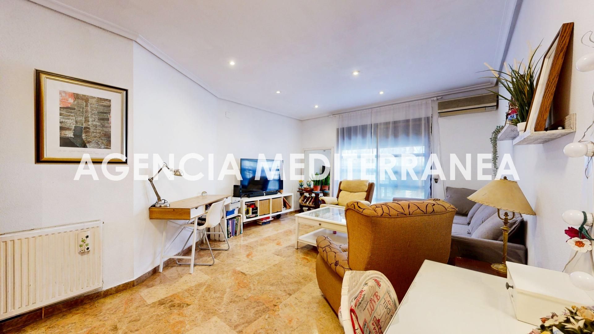 Vista exterior de Pis en venda en  Valencia Capital amb Aire condicionat i Terrassa