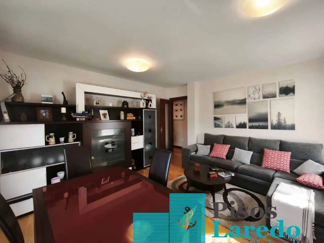 Sala de estar de Piso en venta en Laredo con Calefacción, Parquet y Amueblado
