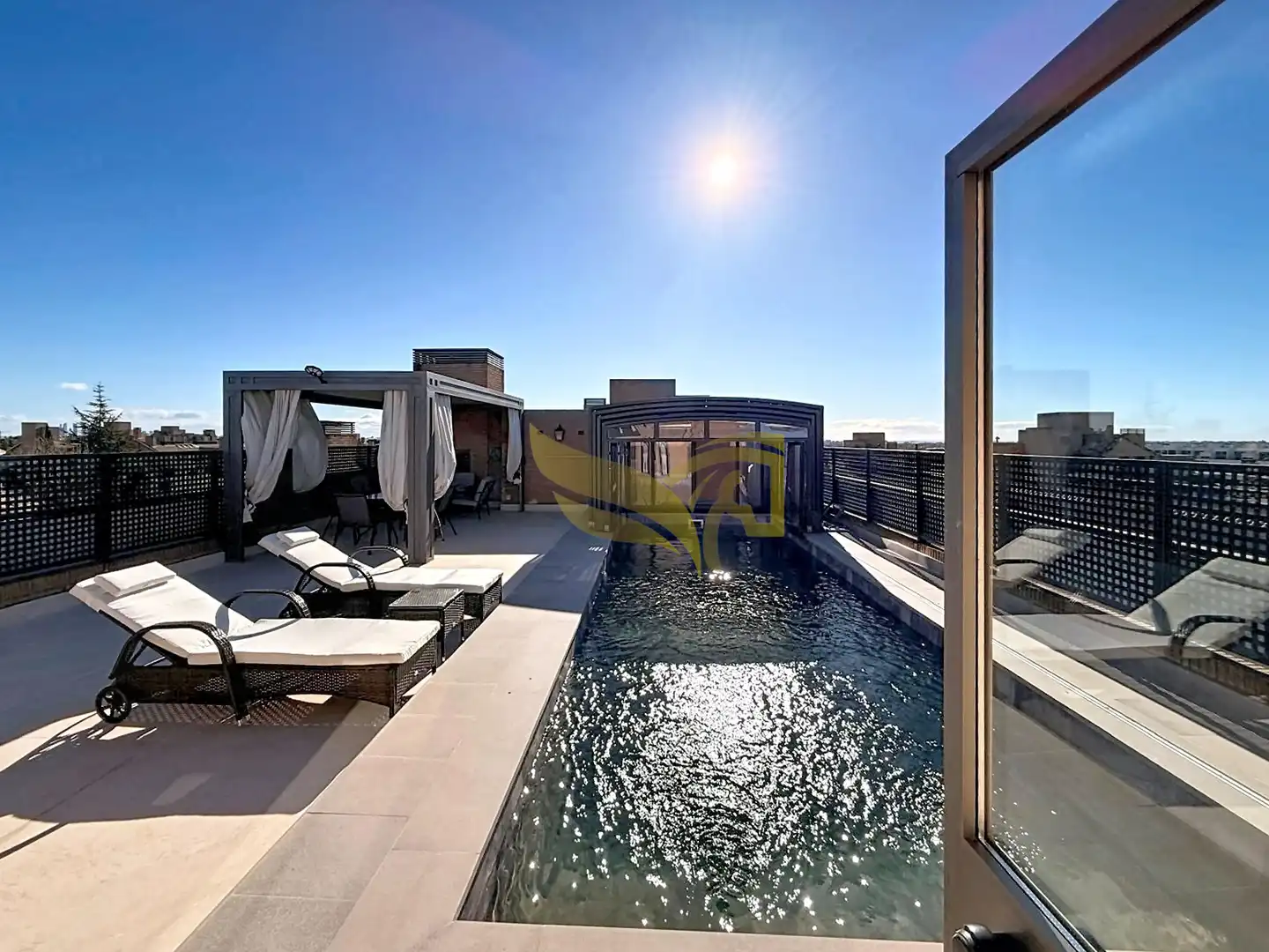 Piscina de Casa adosada en venda en Pozuelo de Alarcón amb Aire condicionat, Calefacció i Terrassa