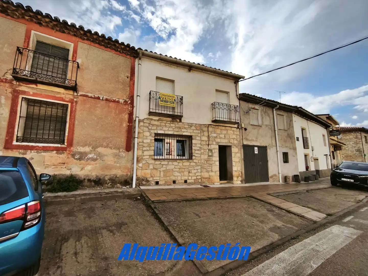 Vista exterior de Casa adosada en venta en Tamajón con Calefacción, Terraza y Balcón