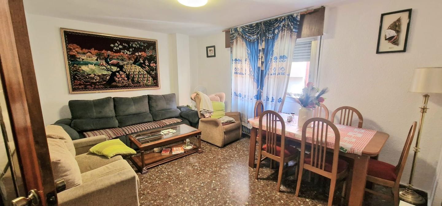 Sala d'estar de Pis en venda en  Zaragoza Capital amb Calefacció, Terrassa i Moblat