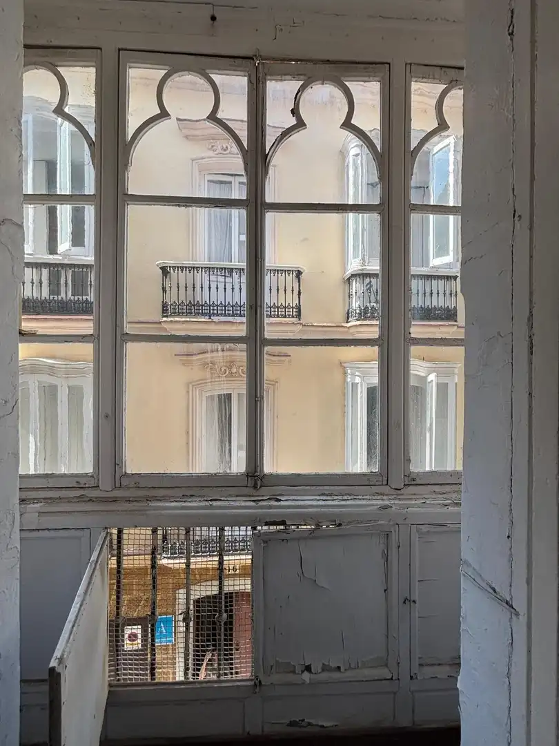 Vista exterior de Pis en venda en Cádiz amb Balcó