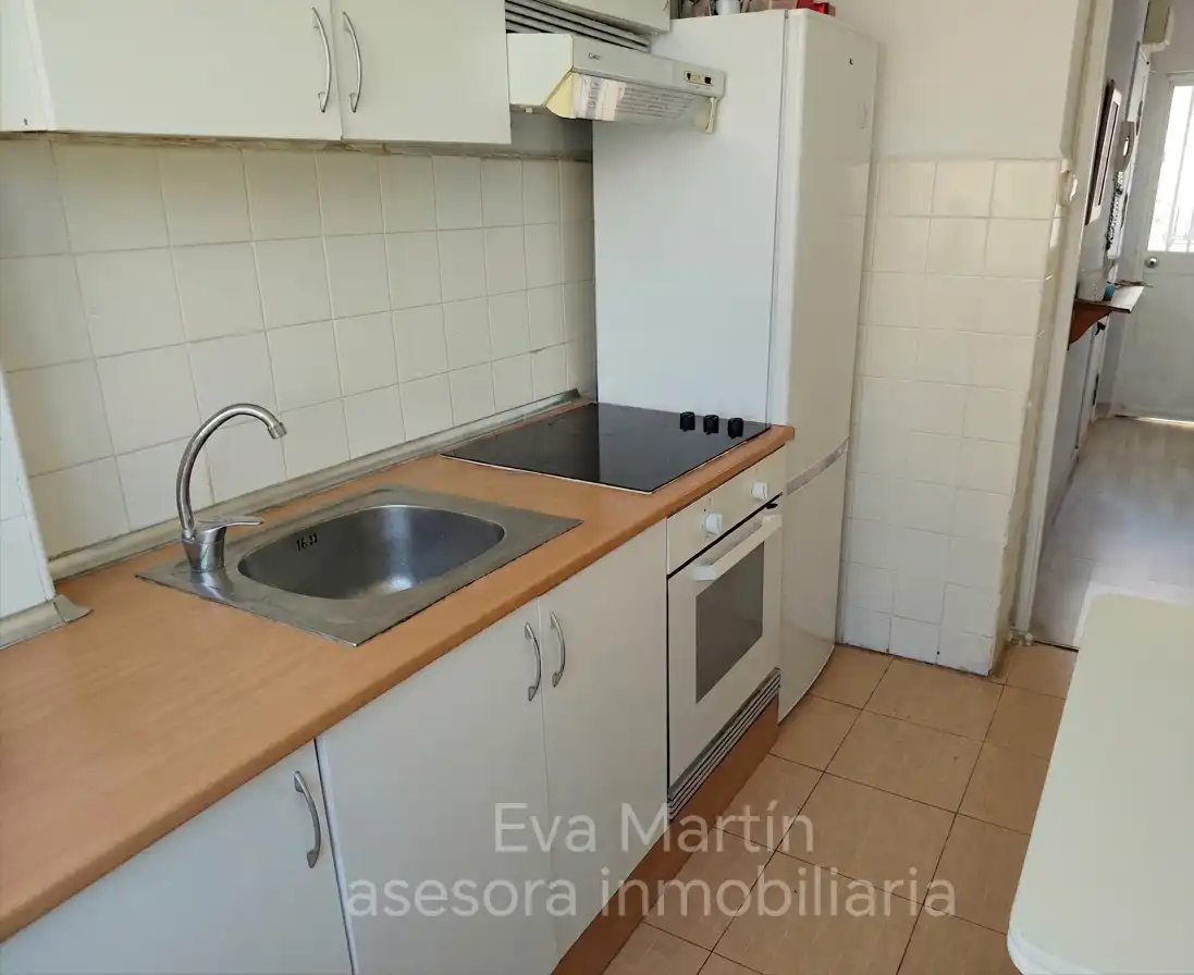 Cuina de Pis de lloguer en Sevilla amb Aire condicionat, Moblat i Forn