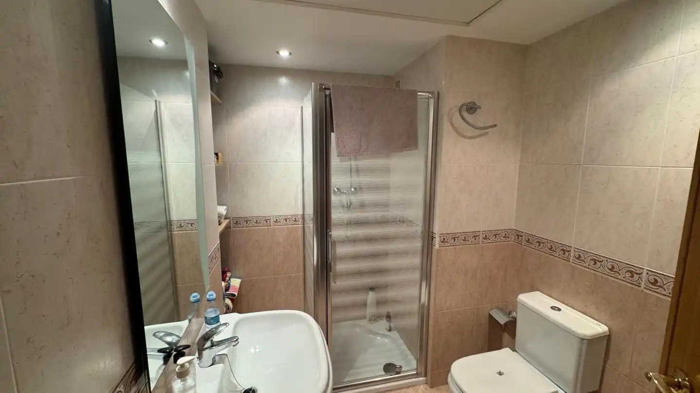 Baño de Planta baja de alquiler en Paterna con Aire acondicionado, Terraza y Amueblado