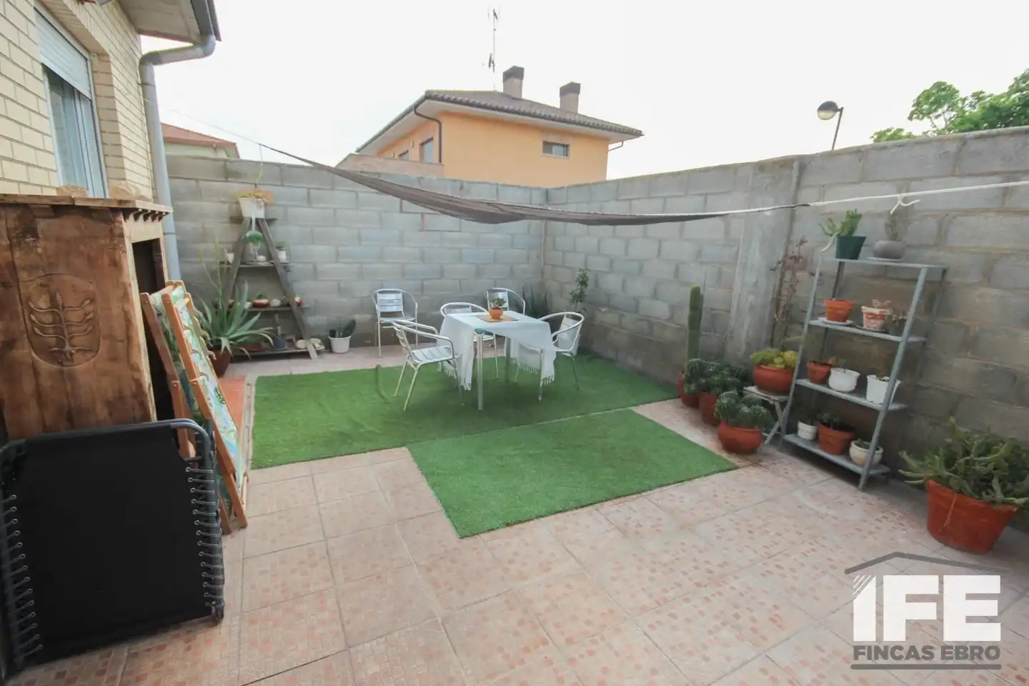 Garten von Einfamilien-Reihenhaus zum Verkauf in Castejón (Navarra) mit Klimaanlage, Heizung und Privatgarten