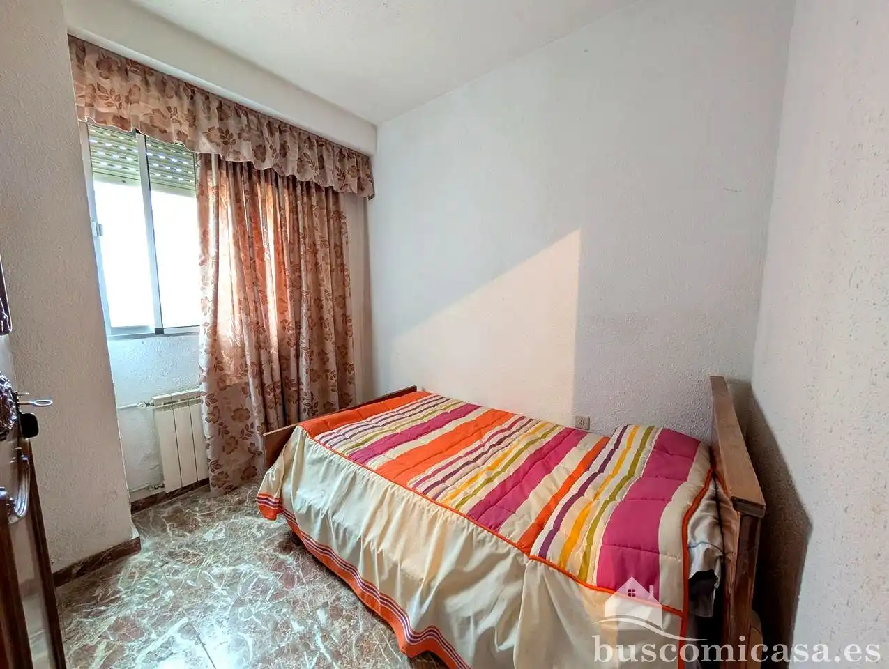 Dormitori de Casa o xalet en venda en Linares amb Aire condicionat, Calefacció i Jardí privat