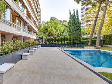 Pis amb piscina en venda a Carrer del Doctor Ferran