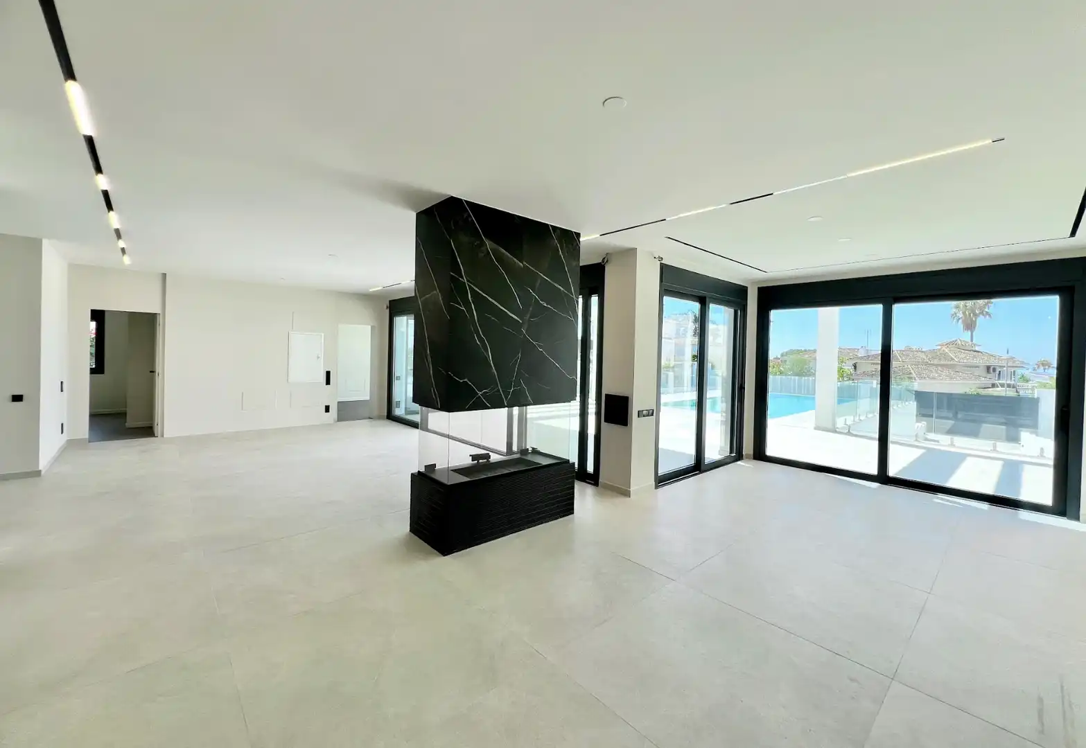 Wohnzimmer von Haus oder Chalet zum Verkauf in Marbella mit Klimaanlage, Heizung und Privatgarten