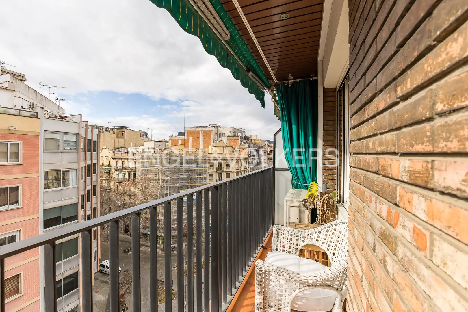 Exterior view of Flat for sale in Barcelona  with Air Conditioner, Heating and Parquet flooring