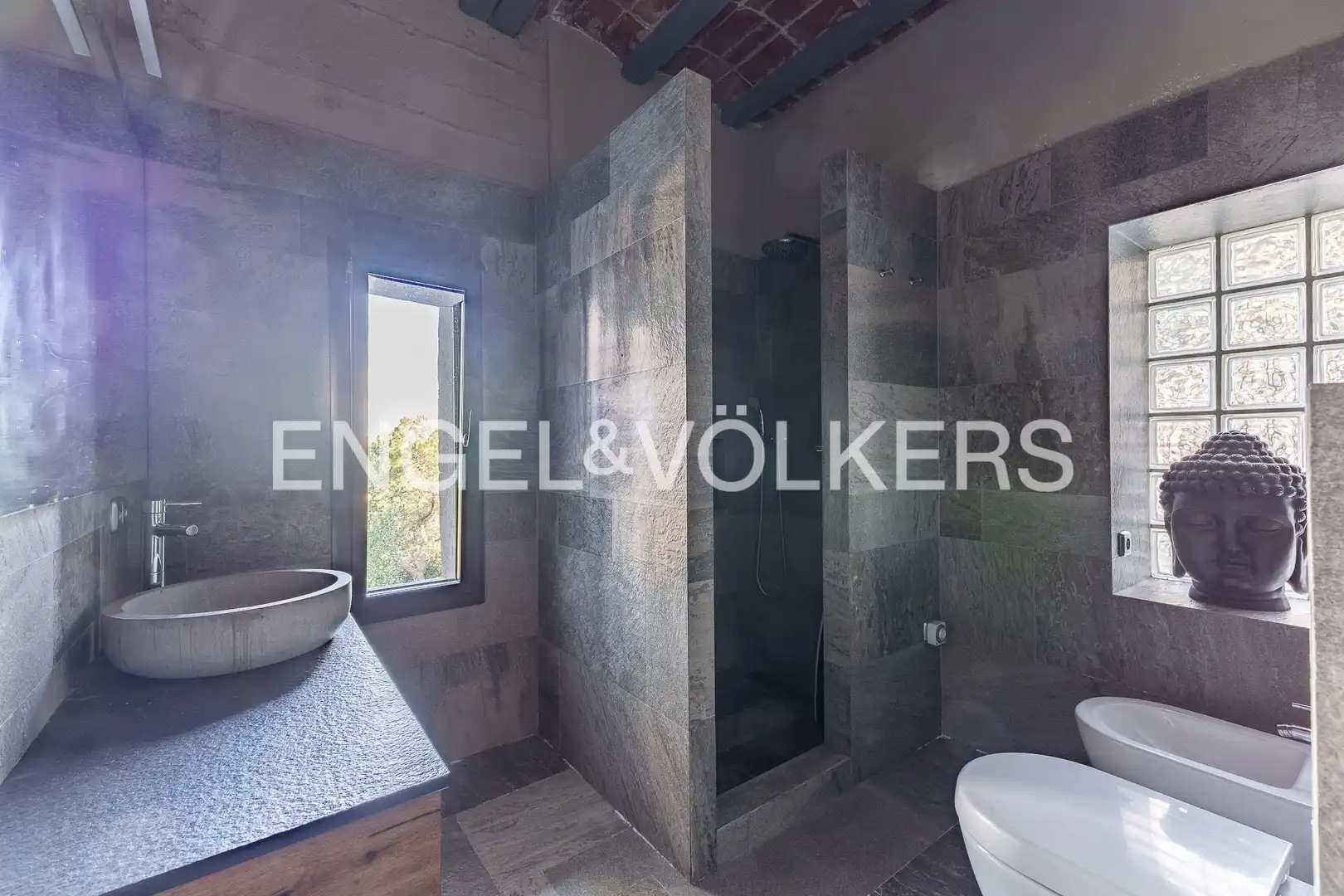 Bathroom of Houses for sale in Barcelona  with Heating, Private garden and Parquet flooring
