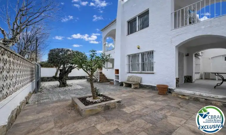 Casa amb jardí en venda a Carrer Montseny, imagen 2