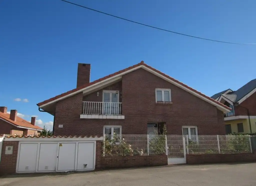 Chalet con terraza en venta en Barrio Argomilla, imagen 2