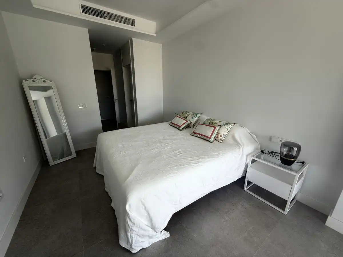 Dormitori de Pis en venda en Marbella amb Aire condicionat, Terrassa i Traster