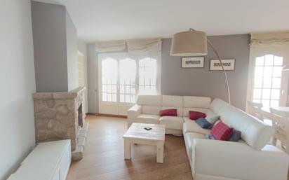 Living room of Attic for sale in Sitges  with Air Conditioner, Heating and Parquet flooring