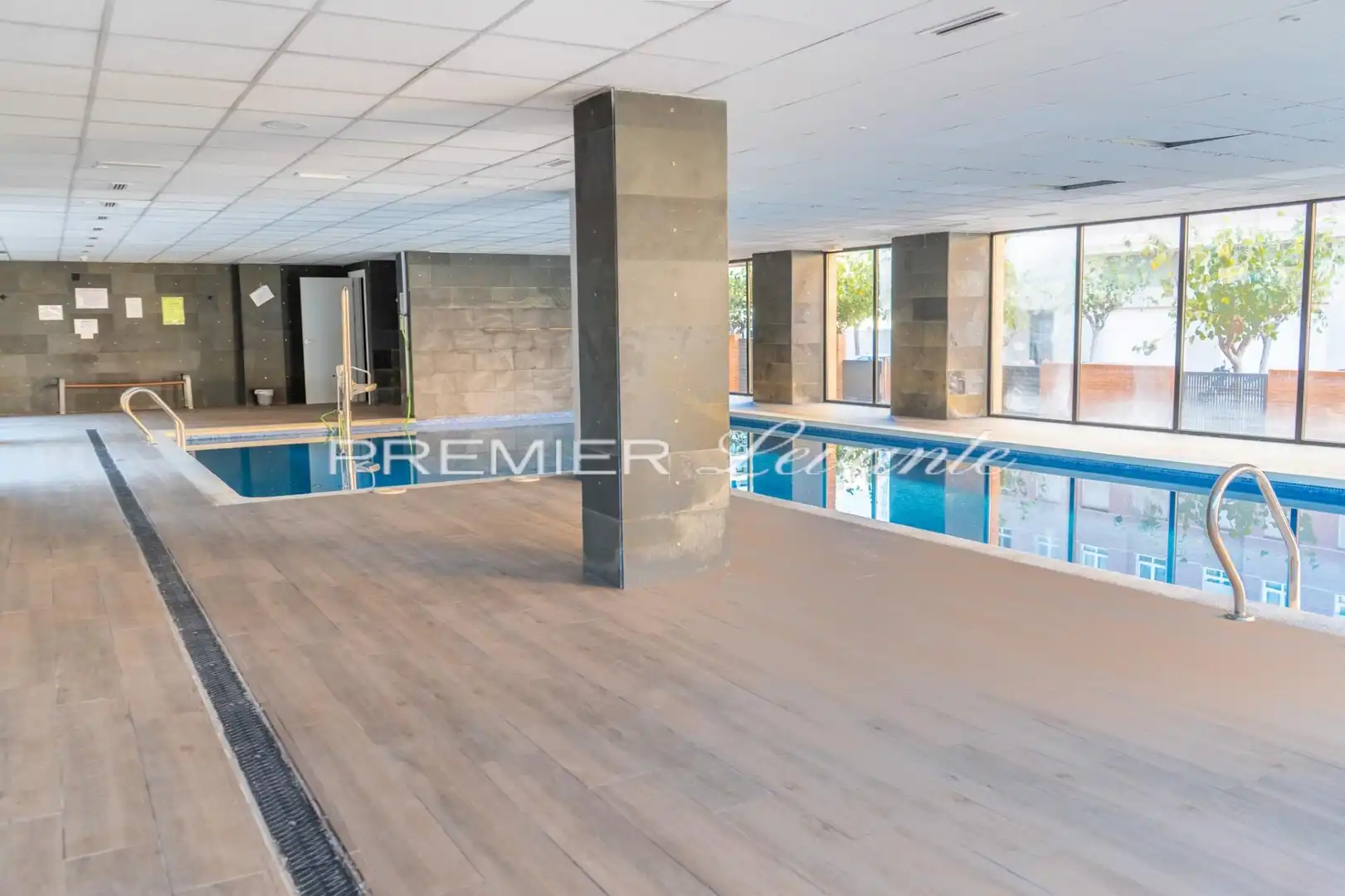 Piscina de Pis en venda en Alicante / Alacant amb Aire condicionat, Calefacció i Traster