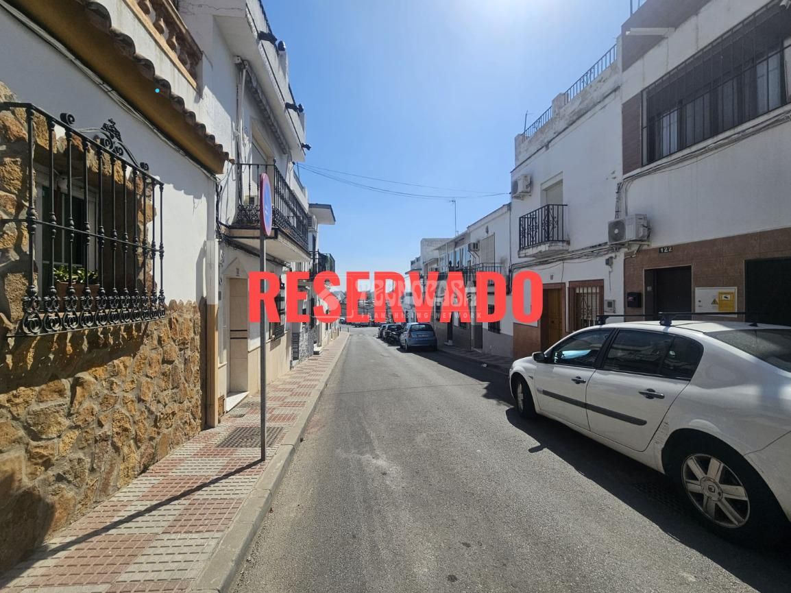 Vista exterior de Casa adosada en venda en Tomares