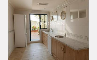 Kitchen of Flat for sale in  Sevilla Capital  with Air Conditioner, Heating and Parquet flooring