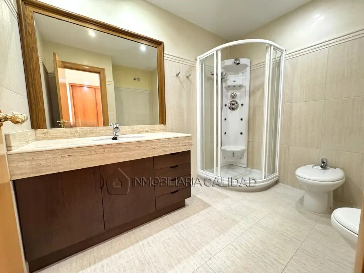 Bathroom of Flat for rent in Burgos  with Heating and Storage room