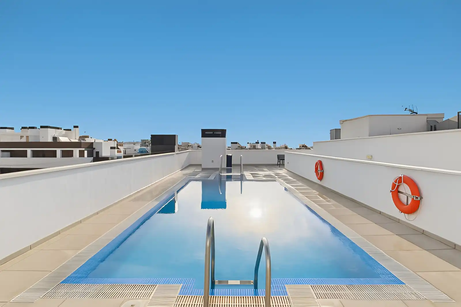 Apartment with pool for sale in Estepona Pueblo