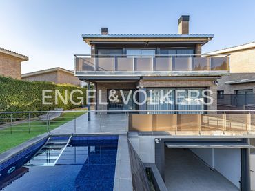 Casa con balcón en venta en Vallromanes