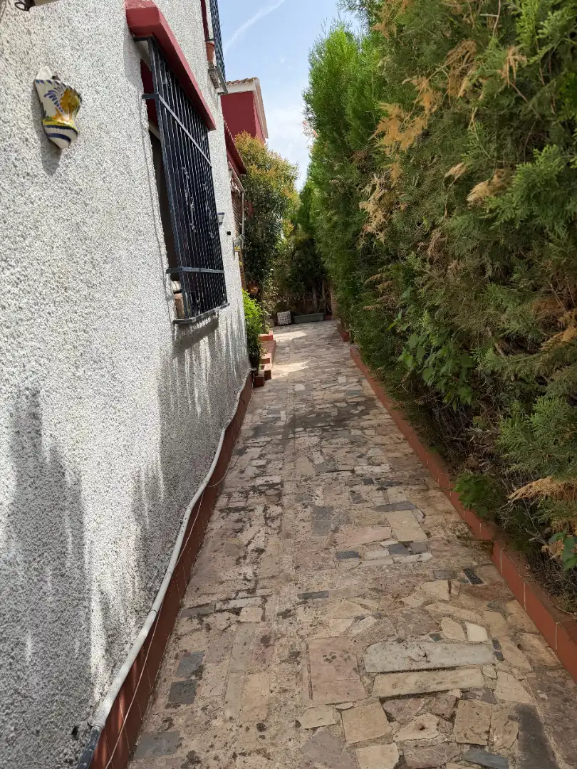 Casa o xalet en venda en Dos Hermanas amb Jardí privat i Alarma