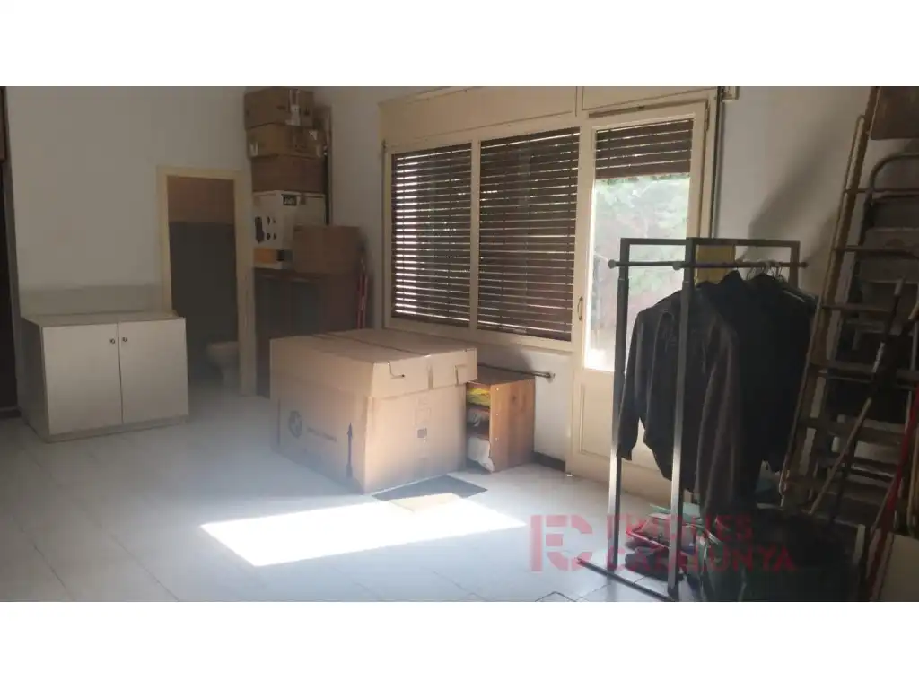 Commercial properties for sale in Salt