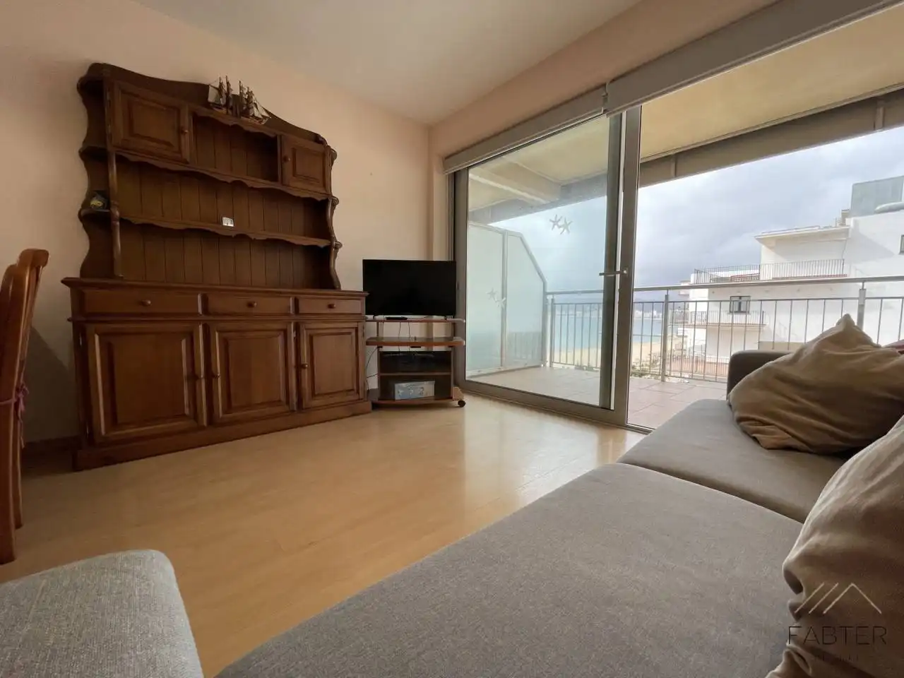Sala de estar de Piso en venta en Palamós con Calefacción, Parquet y Terraza