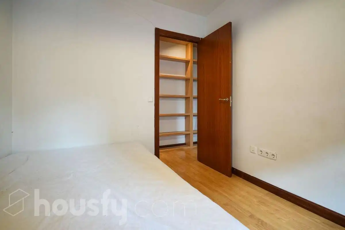 Schlafzimmer von Dachboden zum Verkauf in Madrid