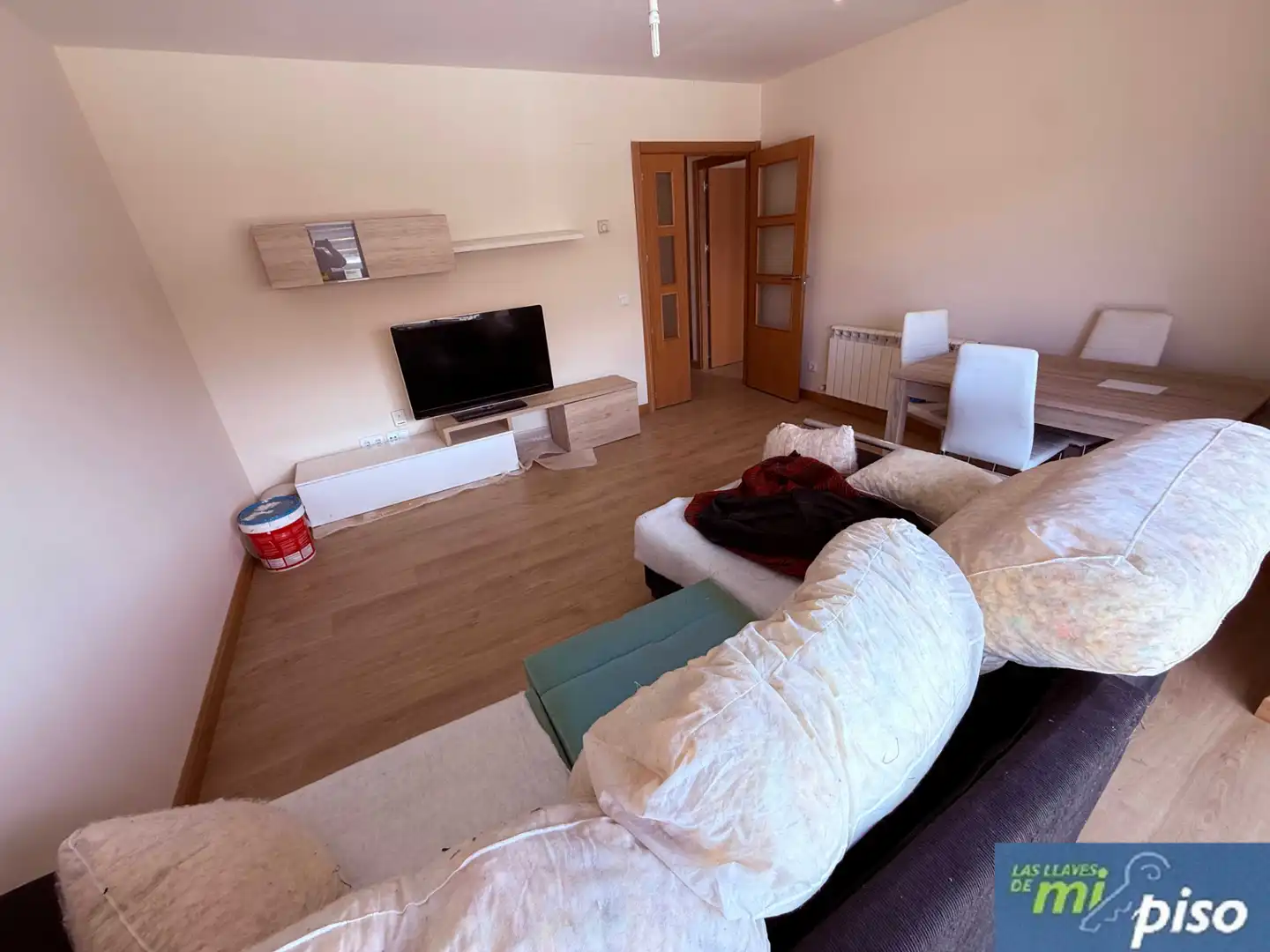 Sala d'estar de Pis en venda en Santovenia de Pisuerga amb Calefacció, Parquet i Traster