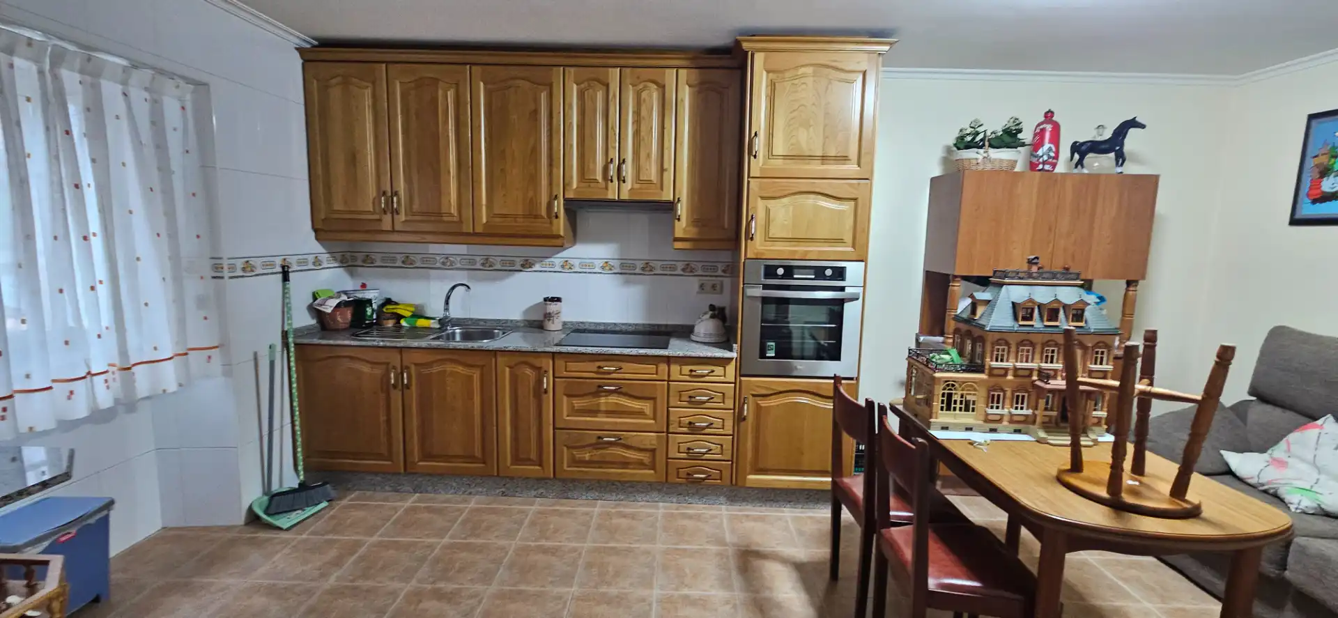 Cuina de Casa adosada en venda en Narón amb Moblat
