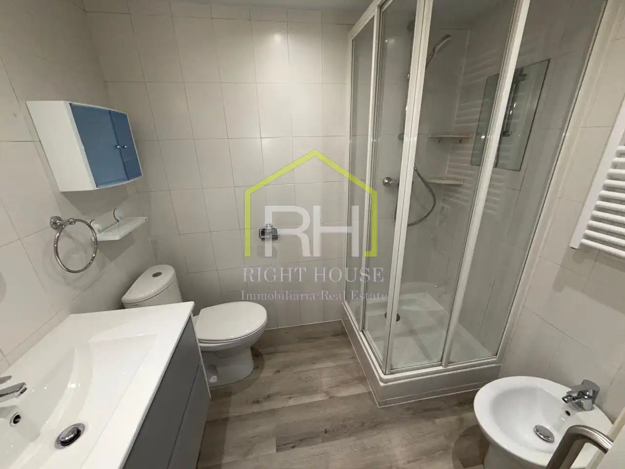 Badezimmer von Wohnung zur Miete in Andorra la Vella mit Heizung, Parkett und Ofen