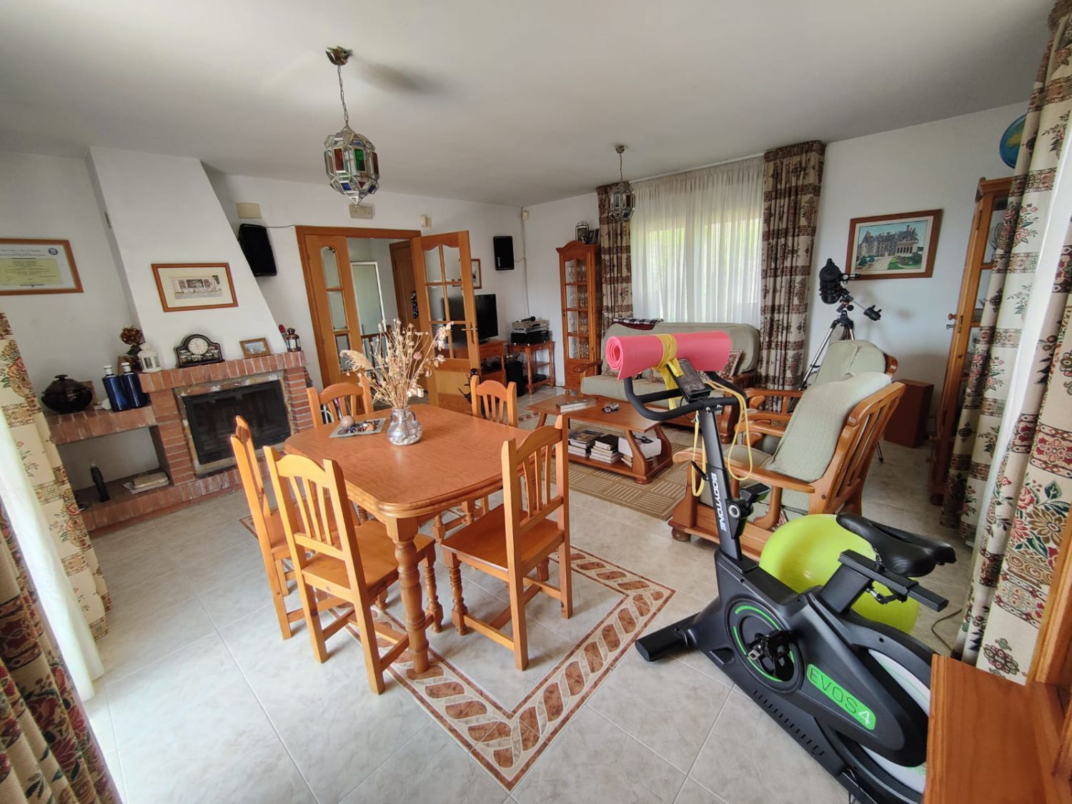 Sala d'estar de Casa o xalet en venda en Esparreguera amb Aire condicionat, Calefacció i Terrassa