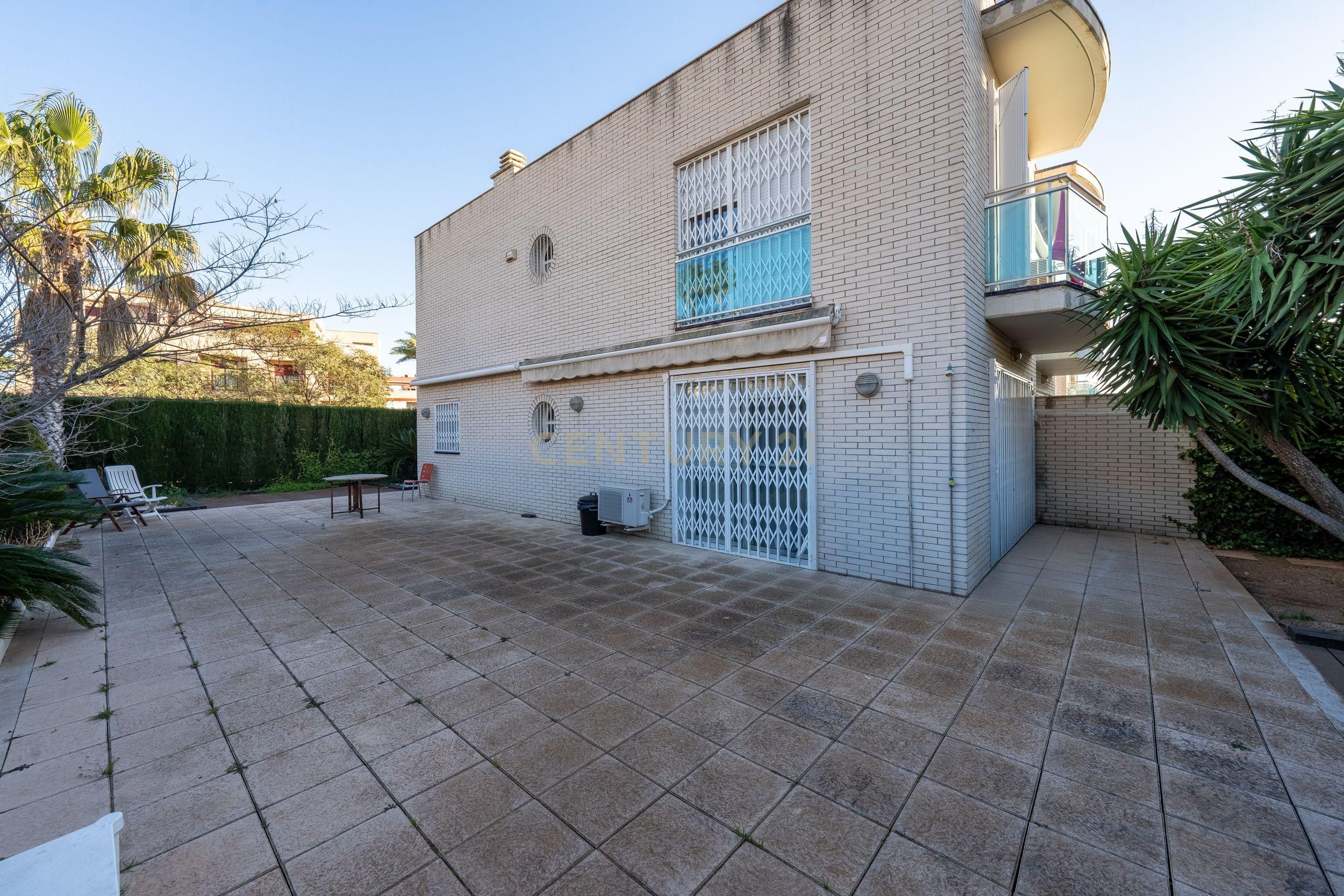 Exterior view of Single-family semi-detached for sale in Sant Carles de la Ràpita  with Air Conditioner, Private garden and Furnished