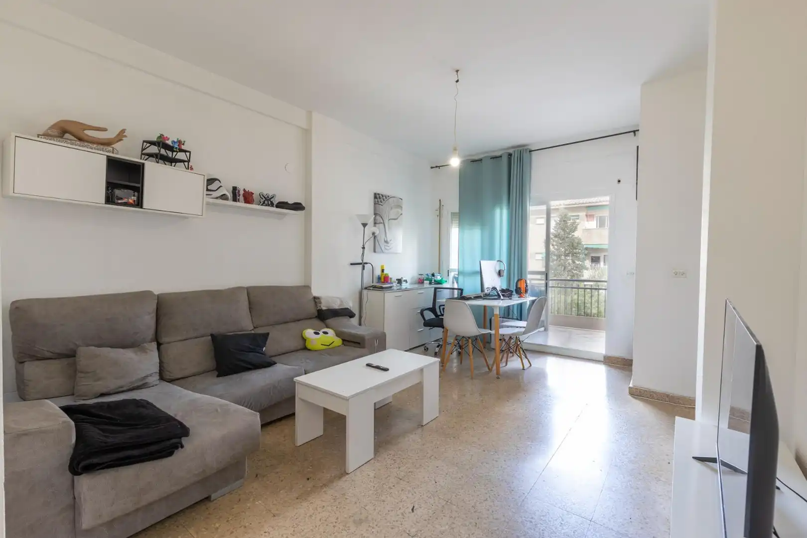 Sala d'estar de Pis en venda en Granada amb Balcó