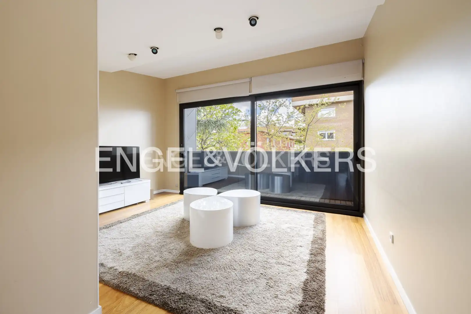 Living room of Houses for sale in Madrid  with Air Conditioner, Heating and Terrace