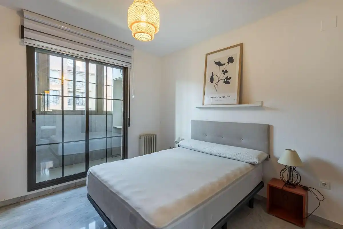 Bedroom of Flat for sale in Granada  with Air Conditioner, Heating and Community pool