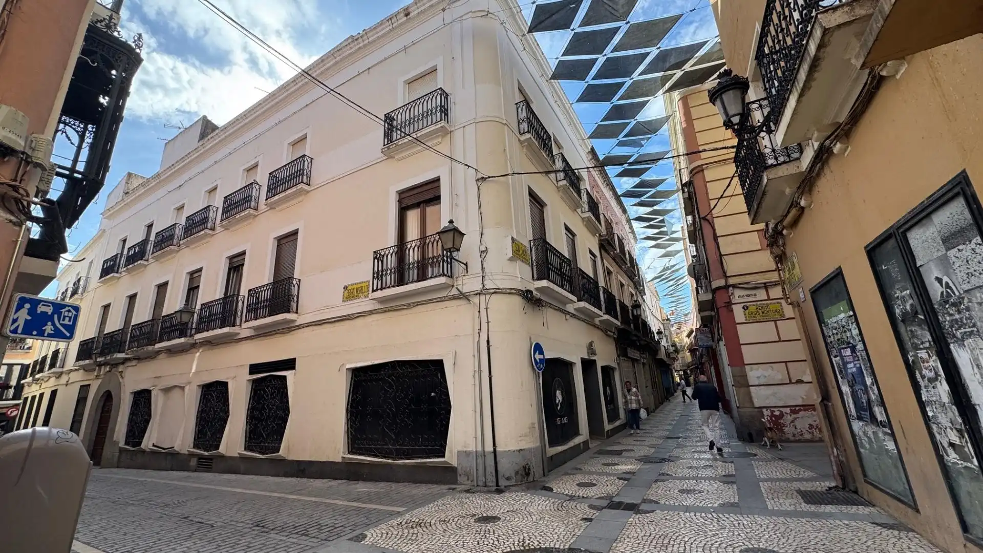 Vista exterior de Casa o xalet en venda en Badajoz amb Terrassa, Traster i Balcó