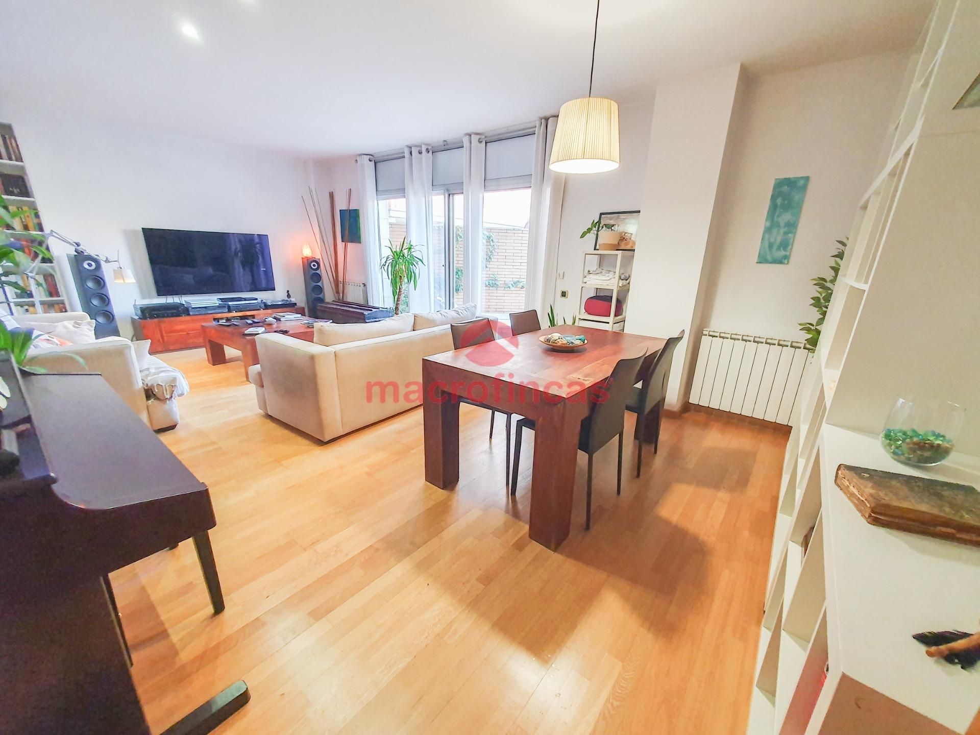 Sala d'estar de Pis en venda en  Barcelona Capital amb Aire condicionat, Calefacció i Jardí privat