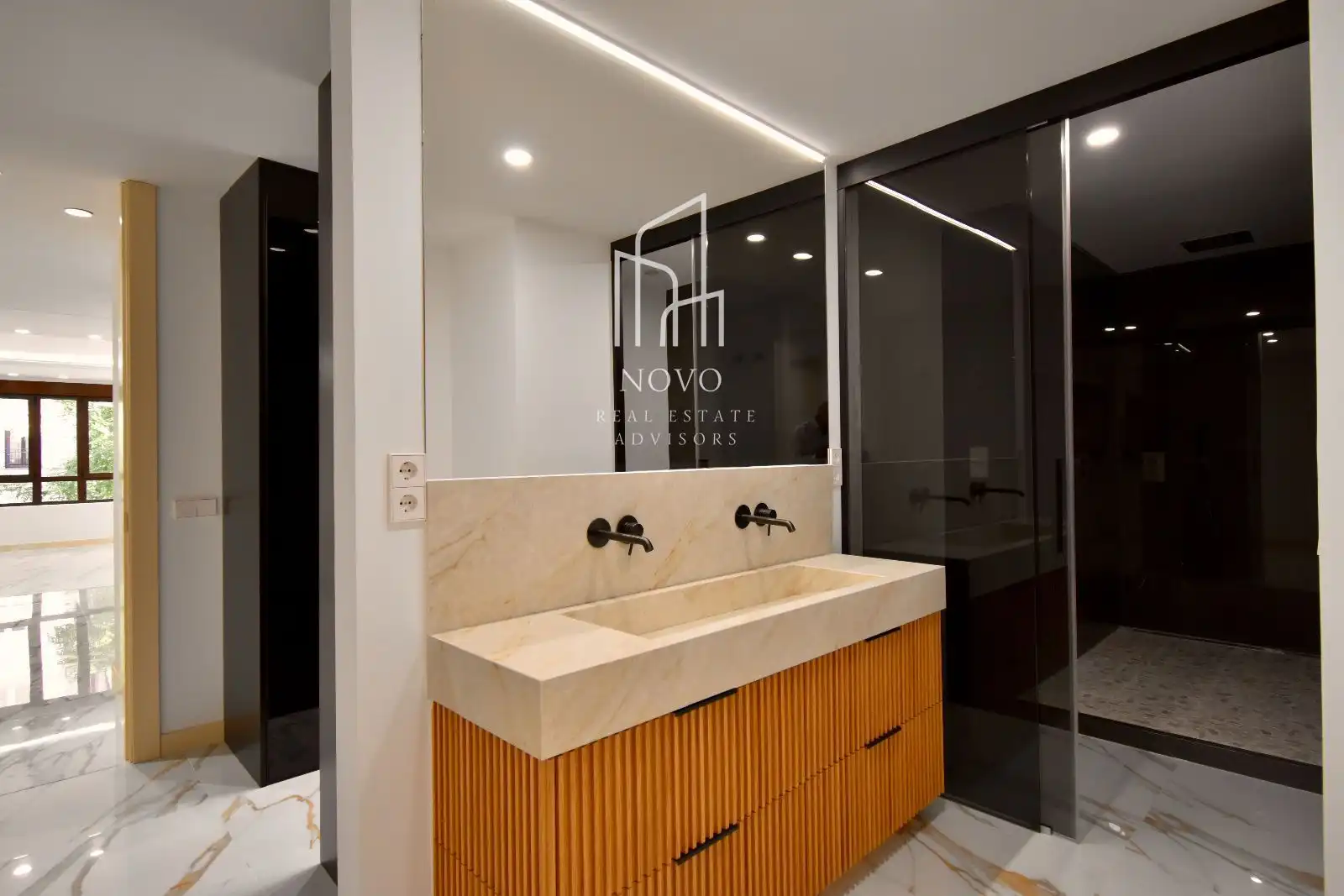 Baño de Piso en venta en Madrid con Calefacción, Horno y Lavadora