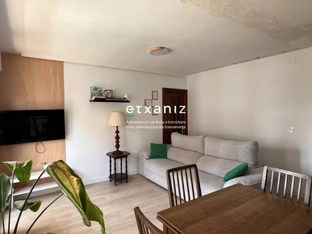 Piso de alquiler en Garro Kalea, Intxaurrondo