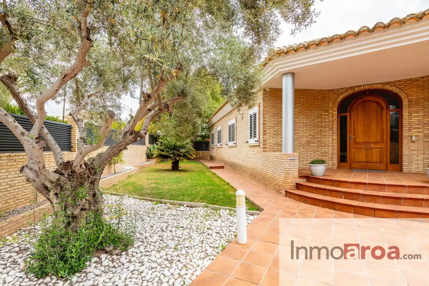 Vista exterior de Casa o chalet en venta en Paterna con Jardín privado, Terraza y Piscina