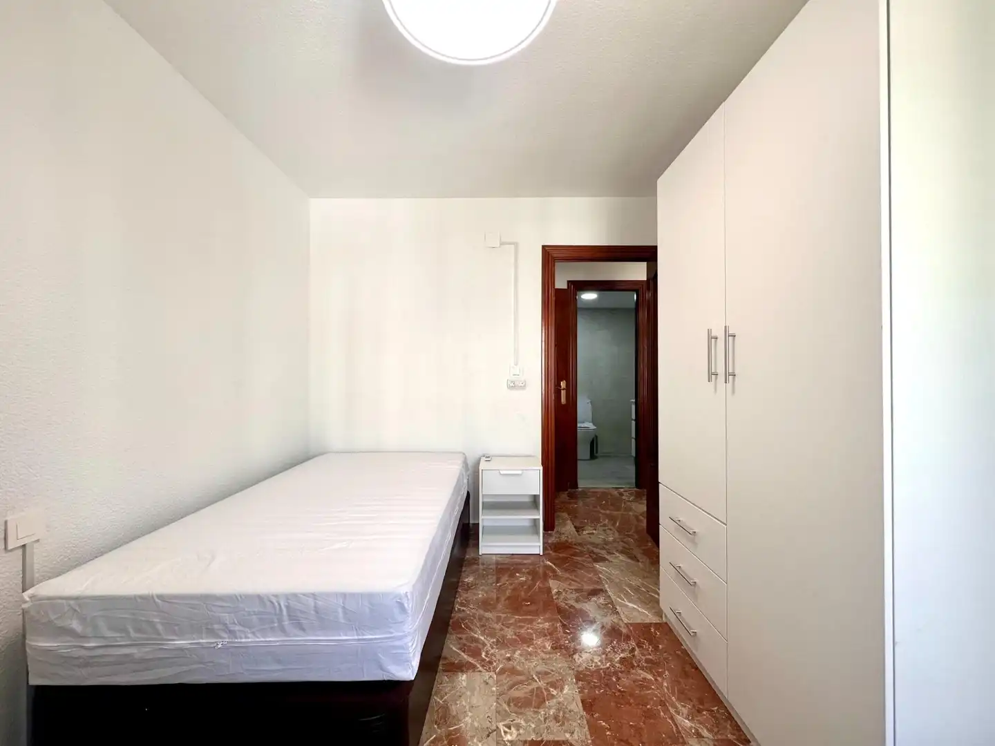 Bedroom of Flat for rent in Granada  with Air Conditioner, Heating and Terrace